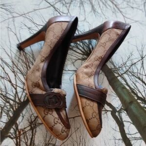 Authentic⭐️💎Brown Monogram Pointed-Toe Heels with Leather Trim